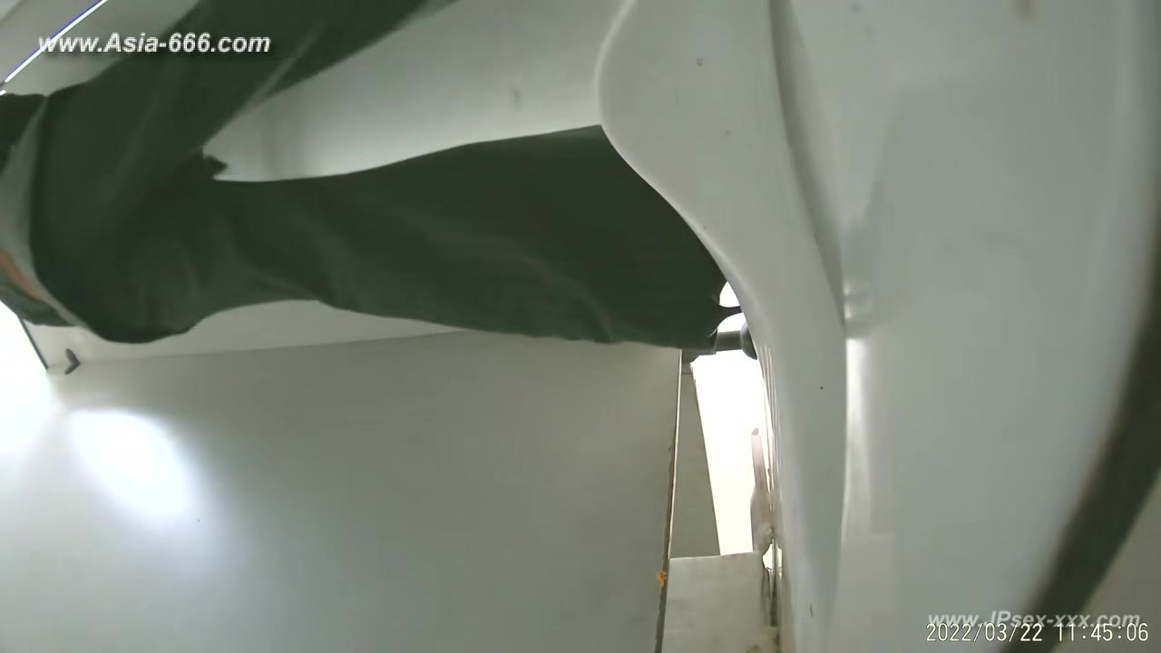chinese girls go to toilet.289