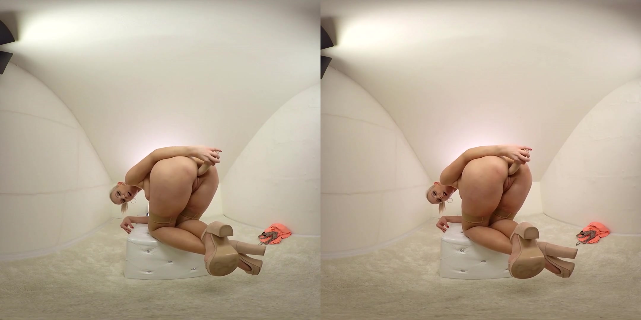 Julia Parker in Blonde Babe Julie Parker with Her Toy - BravoModelsMedia