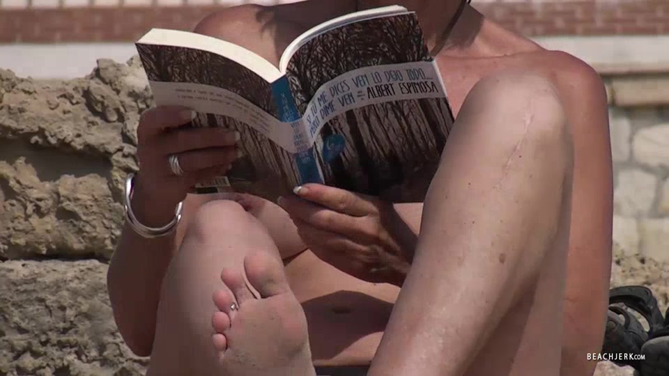 Milf reading - BeachJerk