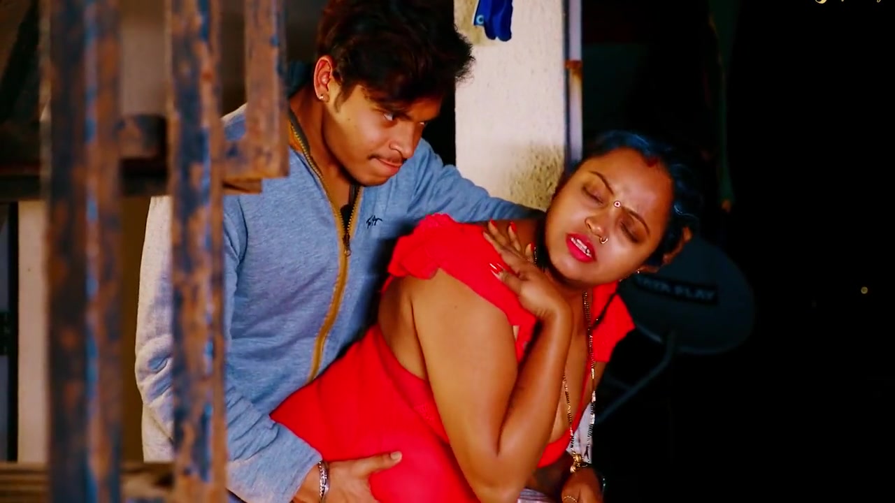 Indian Desi Stepmom Apne Se Chudwati Hai