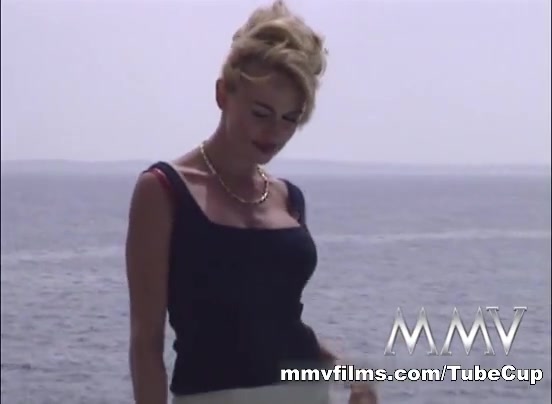 MMVFilms Video: Kelly At The Beach