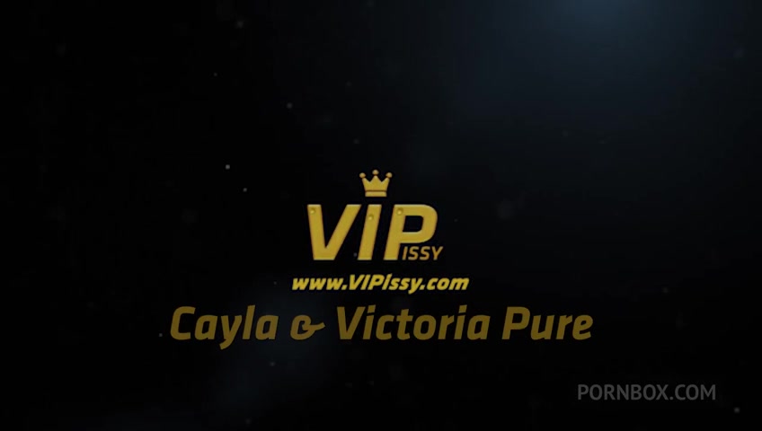 Beddable Blondes with Cayla,Victoria Pure by VIPissy - PissVids