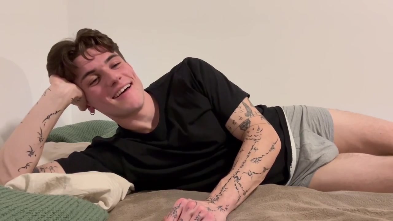 Wanna Be My Horny Roommate?