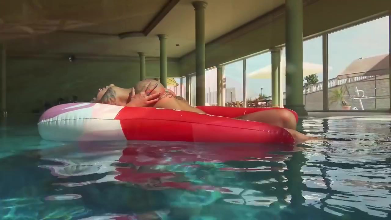 Heidi Van Horny In Slight Pussy Rubbing By On Poolside