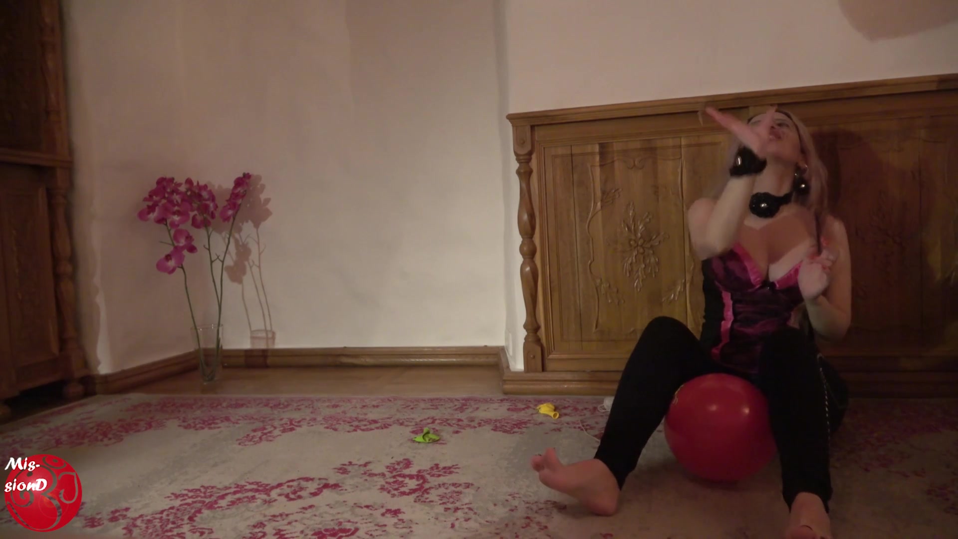 Blonde Plays With Balloons - Sex Movies Featuring Findom Goaldigger