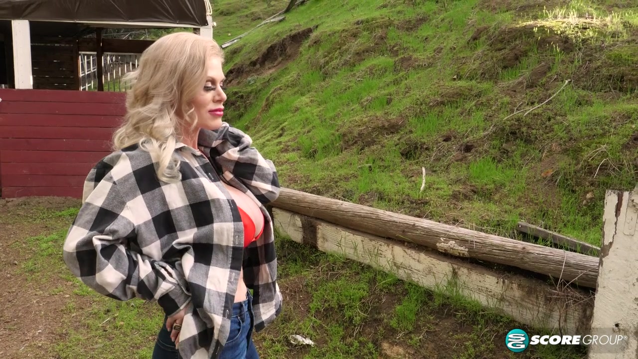 Casca Akashova: Cummin' in the Country