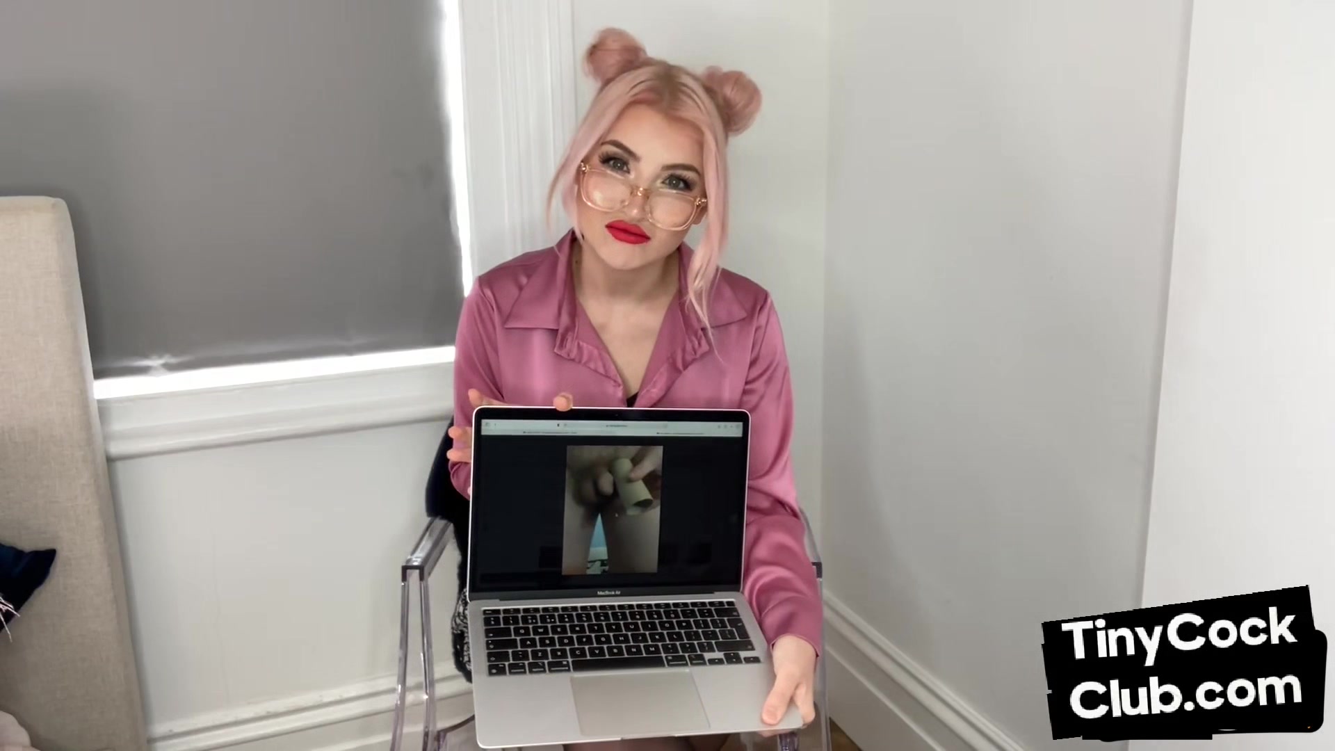 SPH amateur doll humiliates small cocks in solo video