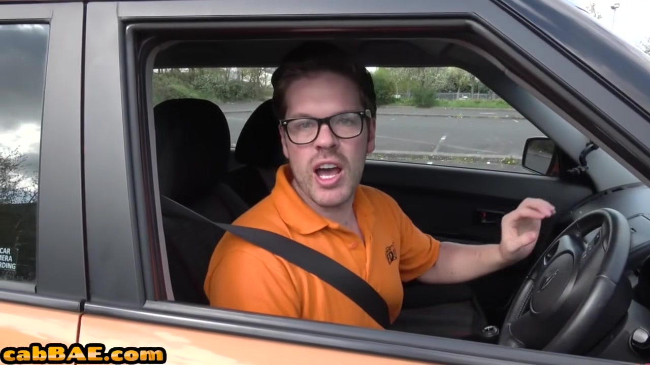 Blonde Czech cabbie sucks off her passenger before sex
