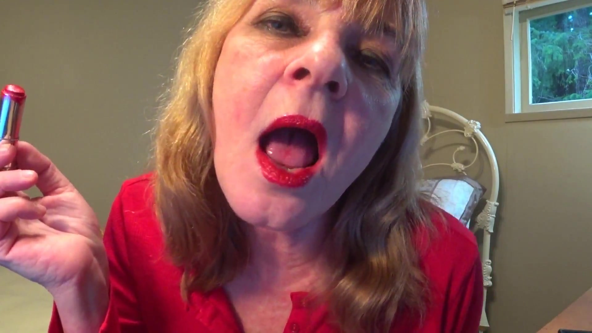 Sexy Mouth Tour With Red Hot Lips - TacAmateurs