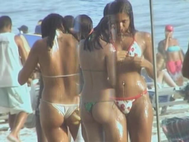 Showering off at the beach - GNDBeachVideos