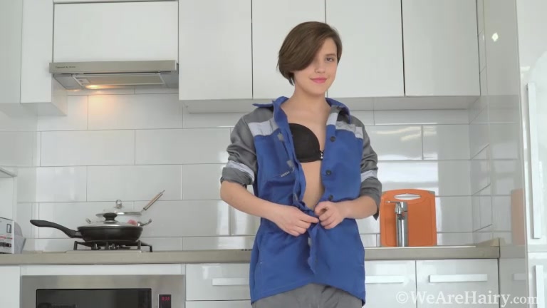 Alex Swon masturbates in her kitchen today - WeAreHairy