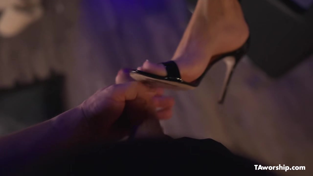 Footjob by pornstar Jasmine Rouge - Taworship