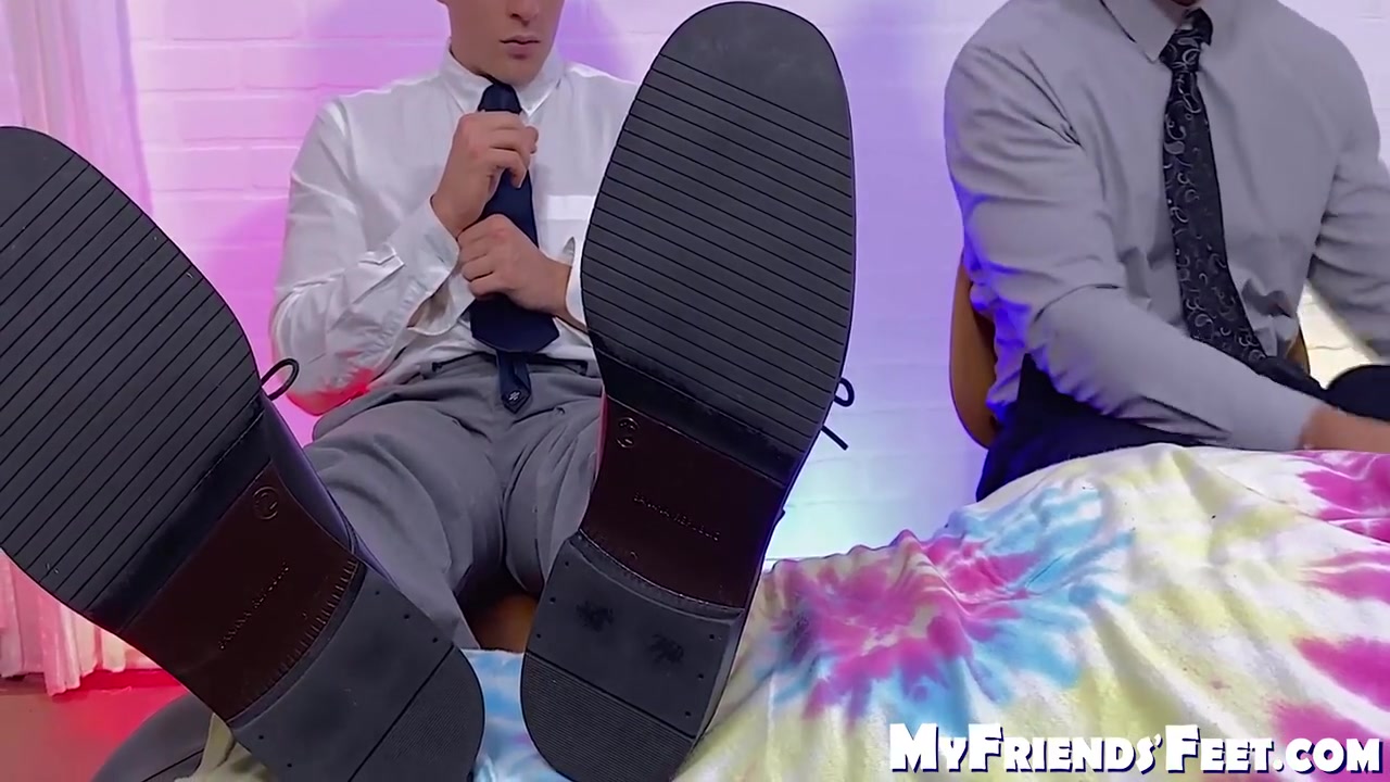 James Fox And Cyrus Stark - And Foot Worshipping Hunk Gets Miking And Outed By Darius
