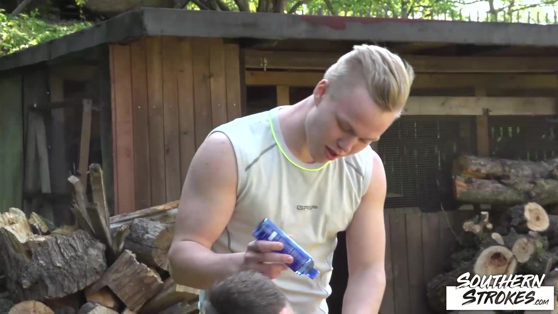 SOUTHERNSTROKES Reece Andrews Gives Jeffrey Lloyd Steamy Handjob