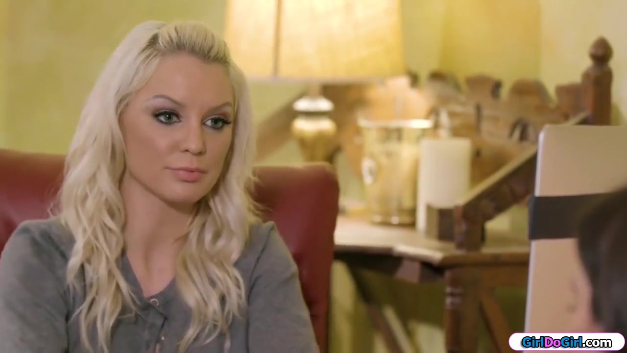 Brunette Reporter Has Some Dirt On A Busty Blonde