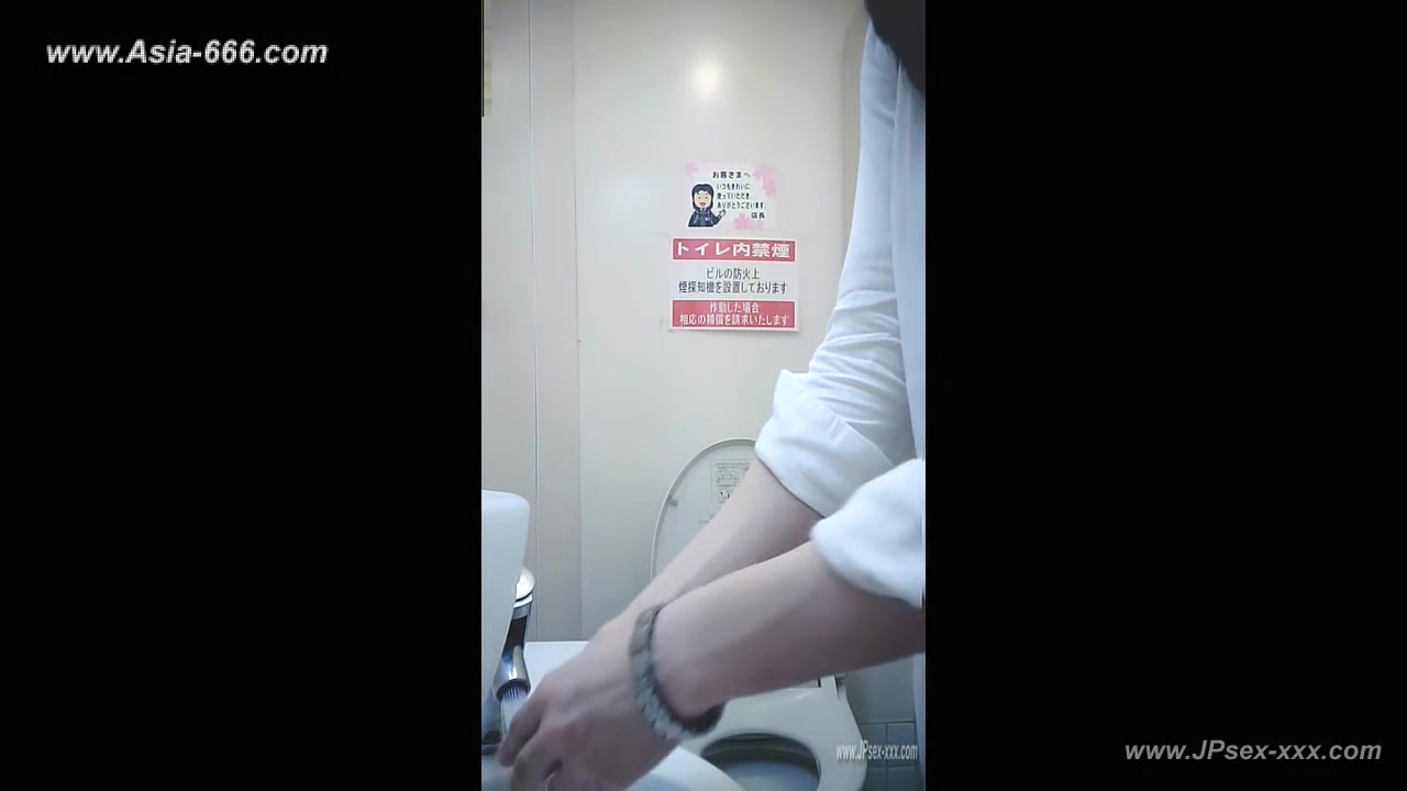 peeping asian office lady go to toilet.6