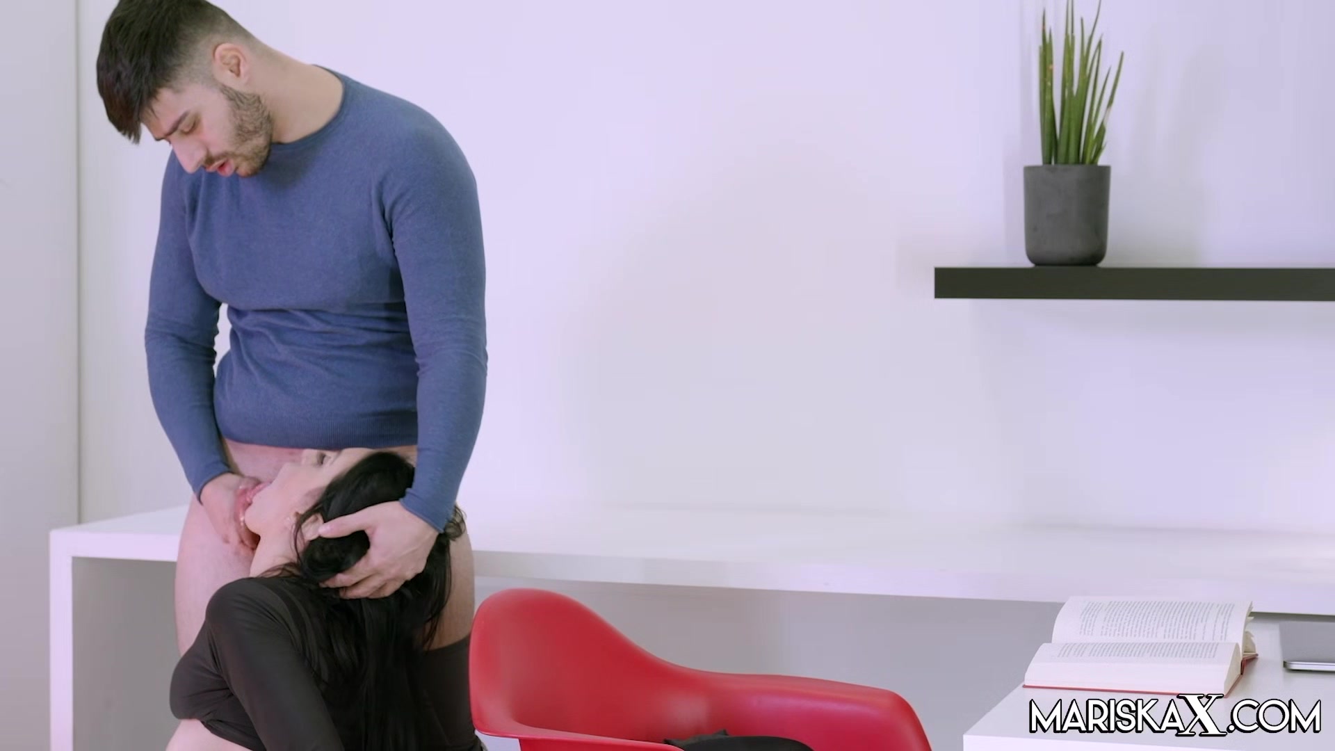MARISKAX Backdoor office play with Vitoria Vonteese