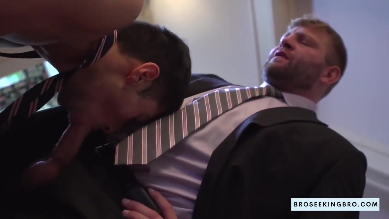 Bro Seeking Bro: Swallowing Colbys Hardness