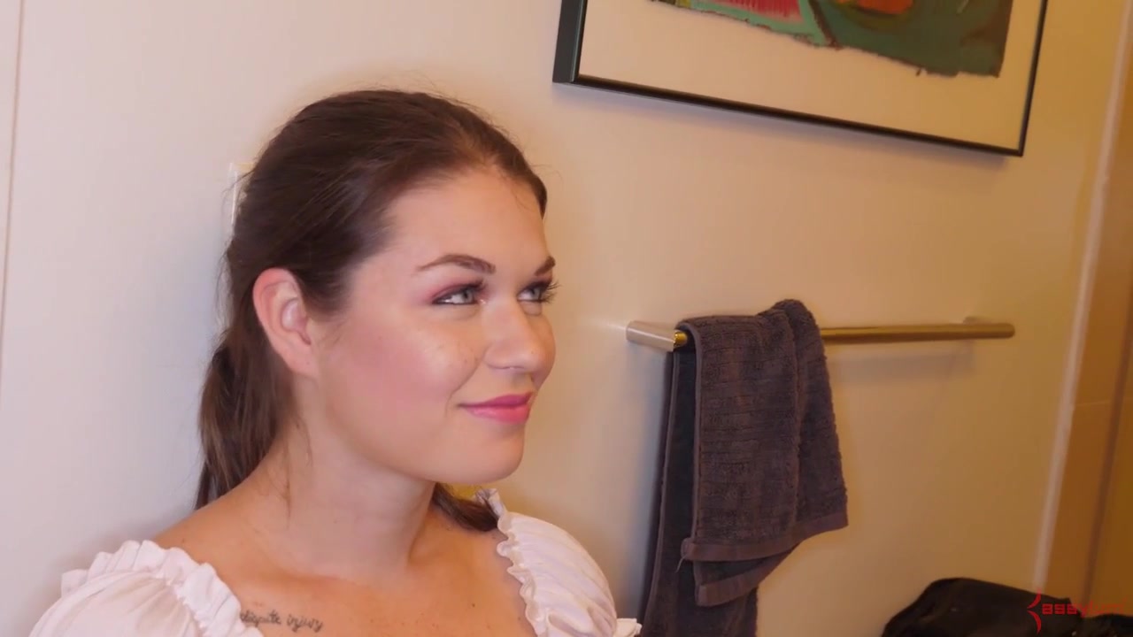 Bdsm slut drinking piss and eating pussy