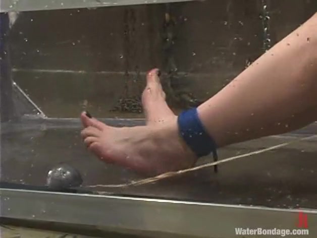 Lorelei Lee and Torque in Waterbondage Video