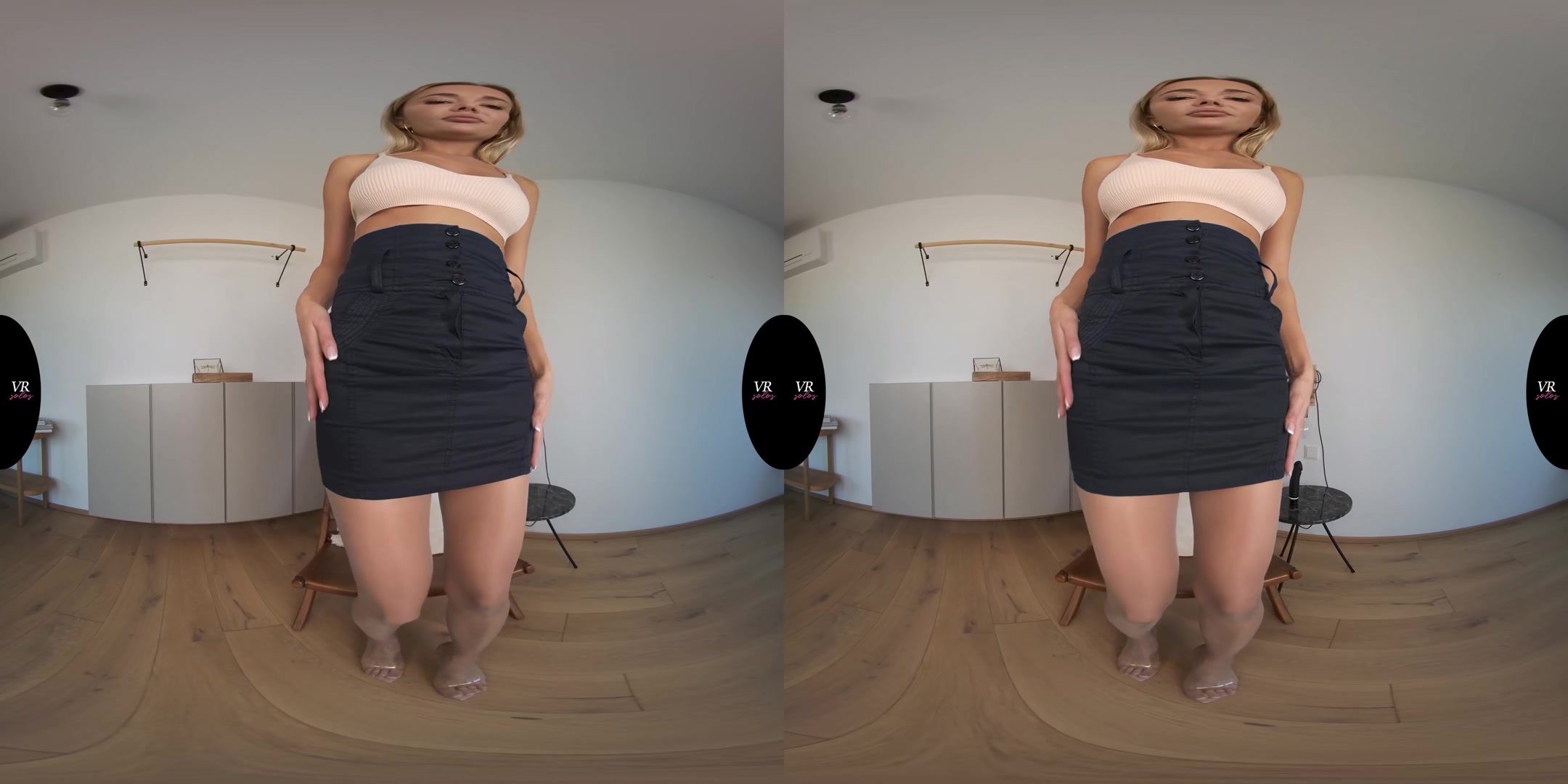 Venera Uncovers Her Stunning Body And Masturbates - VRsolos