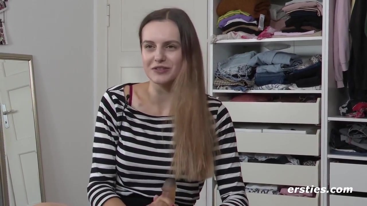 Lauren Masturbiert Mit Fingern Und Grobem Dildo