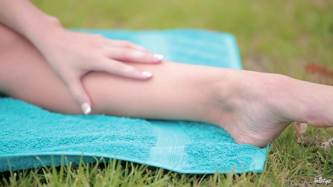 Sapphira in Yoga Body - TwistysNetwork