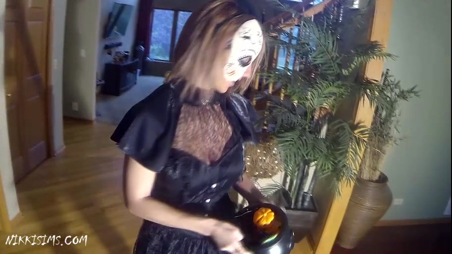Nikki Trick Or Treat Video