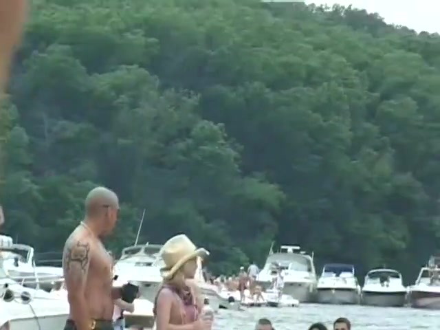 Girls Flash Their Tits For Beads