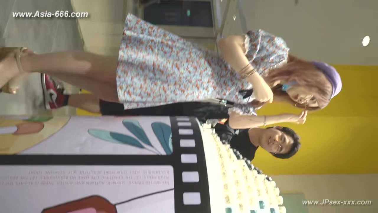 peeping chinese amateur upskirt.159
