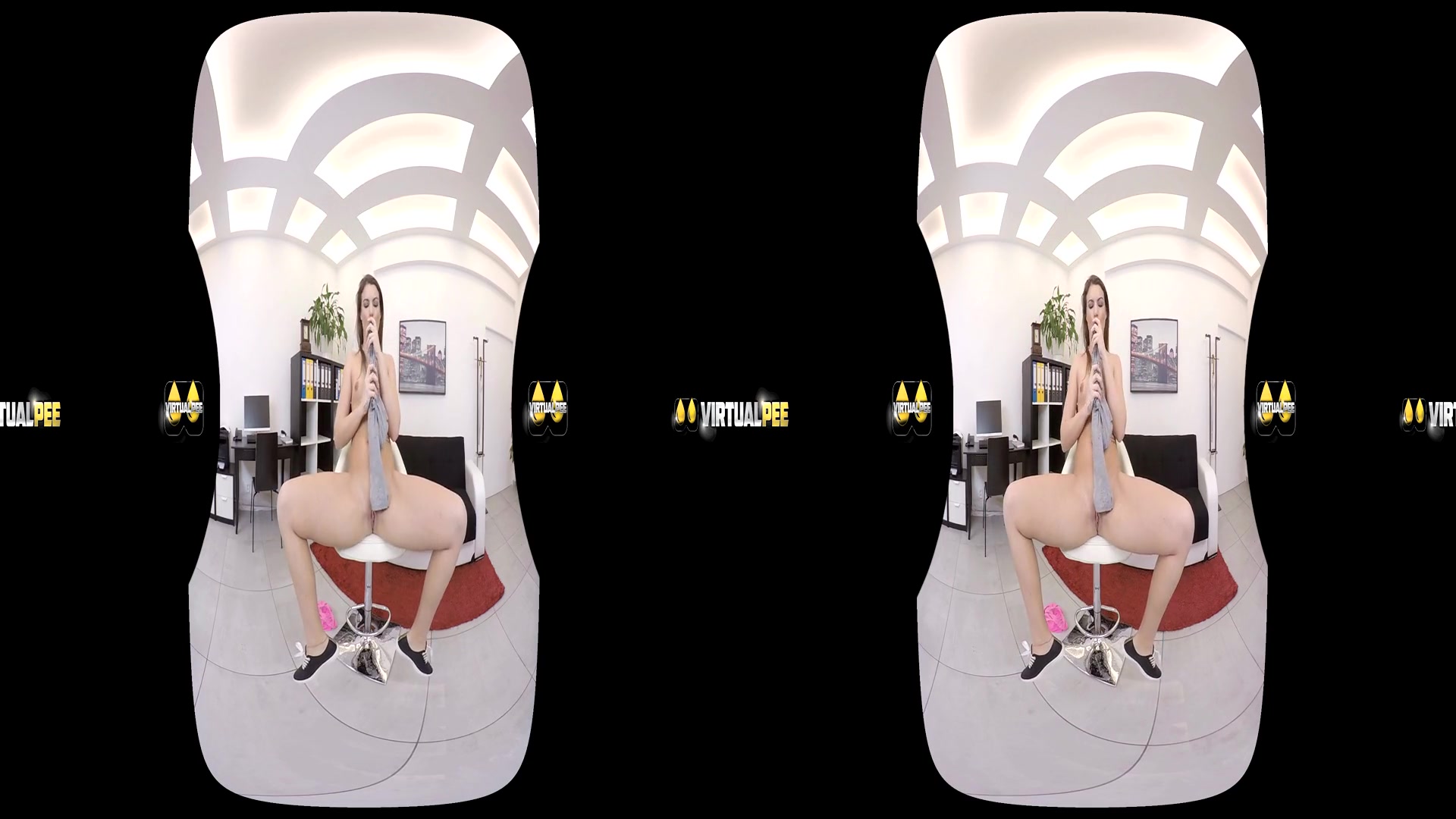 Vany Ully in Peeing Her Pants - VirtualPee