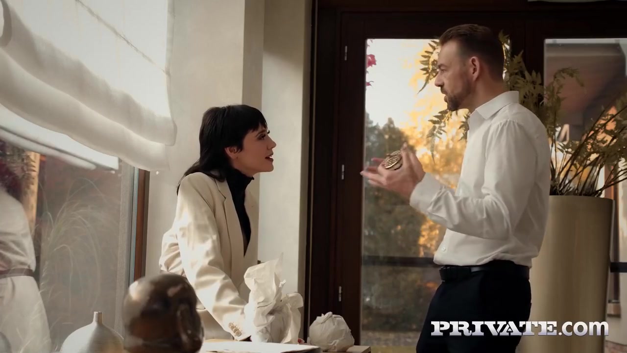 Short Haired Beauty Likes It Hardcore In The Ass! With Darcy Dark