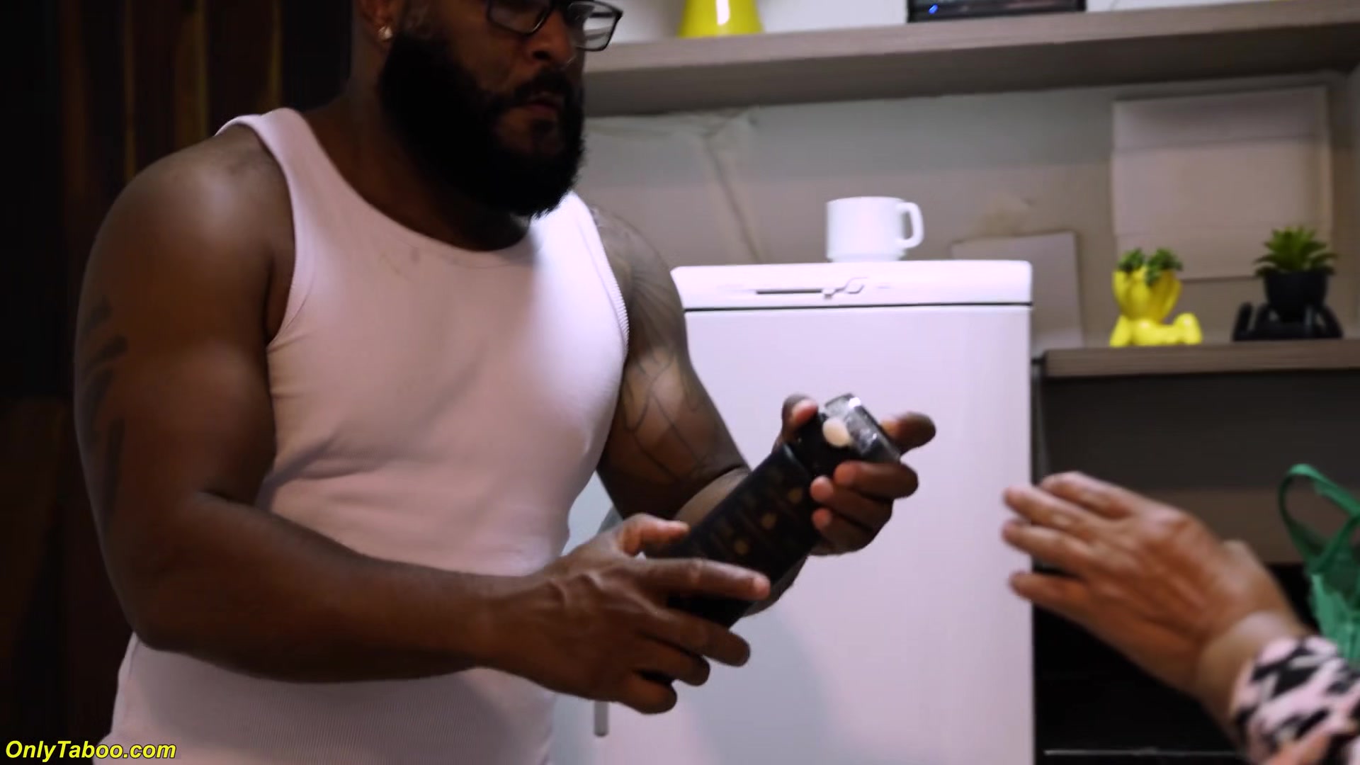 Granny Gets Fucked In The Ass By Delivery Man