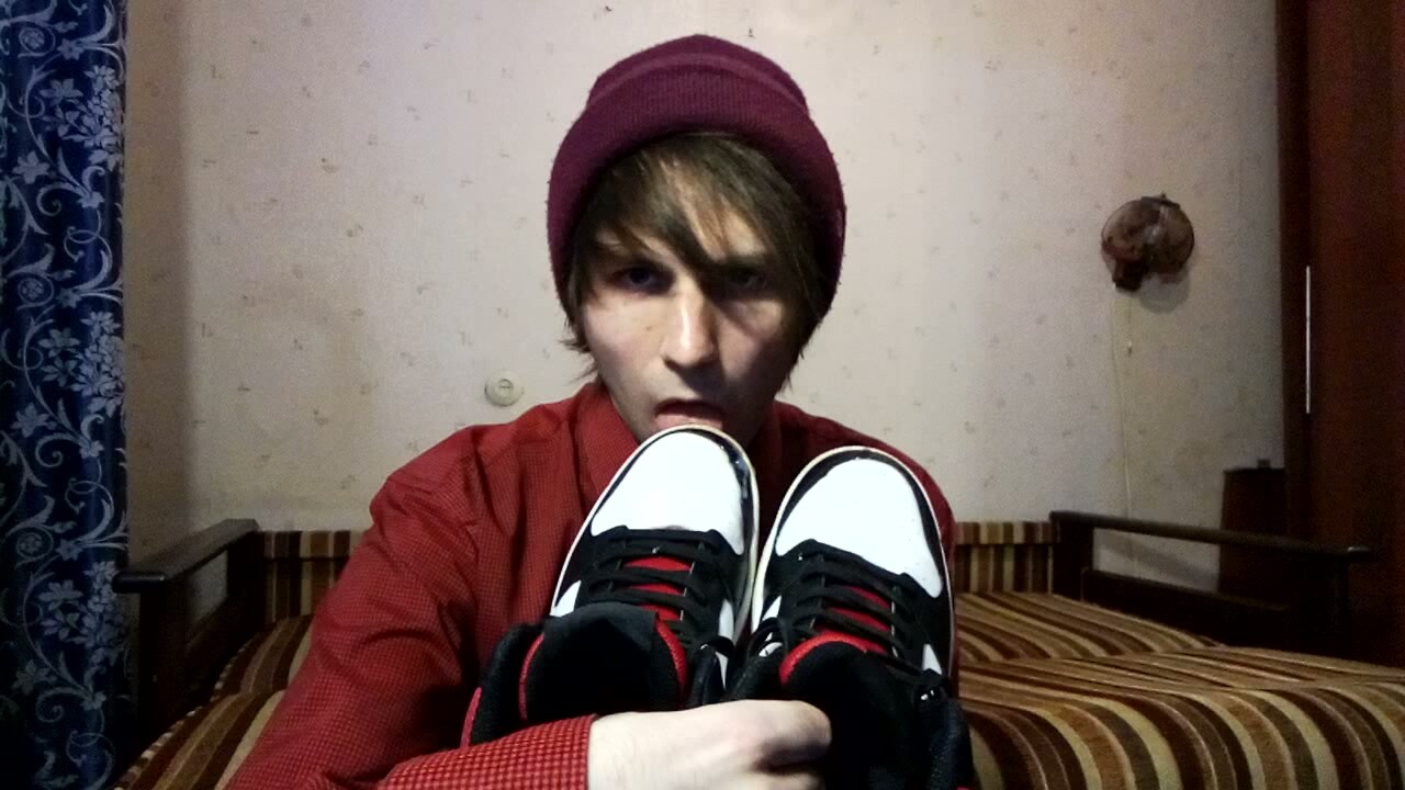 Emo skater twink licks own cum on sneakers