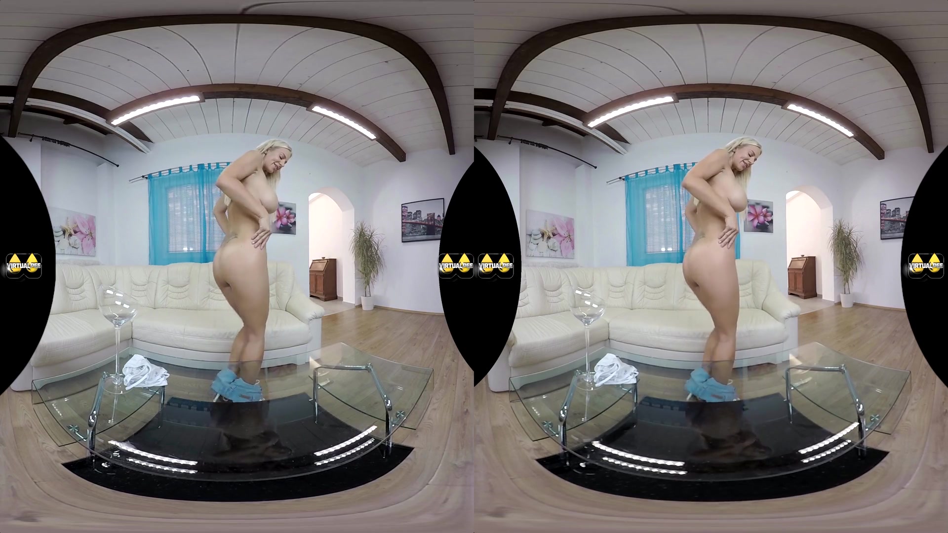 Natalie Cherie in Golden Shower - VirtualPee