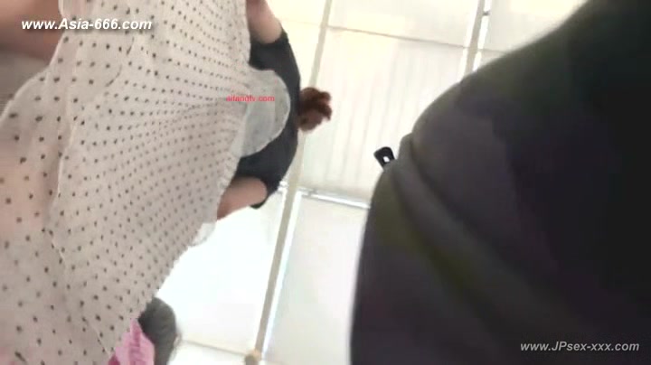 peeping chinese amateur upskirt.***