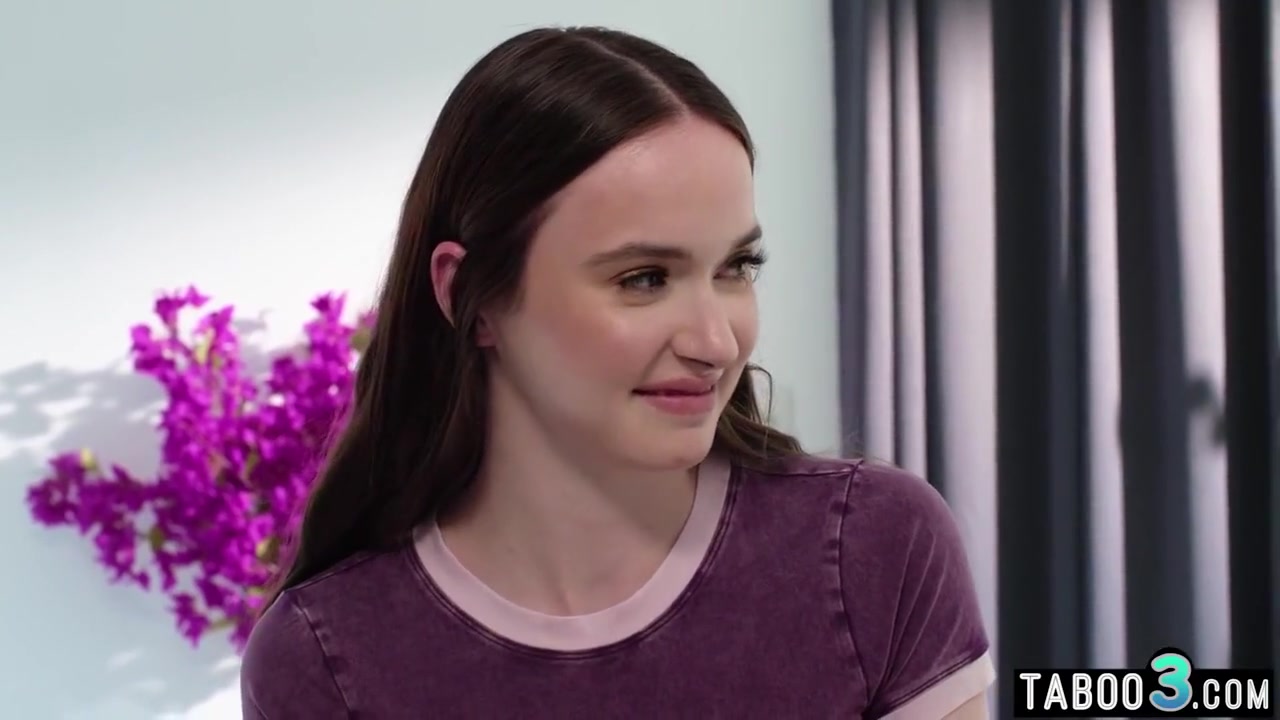 Liz Jordan And Hazel Moore - Lesbian Babe Lincking Her 18-years-old Roommate