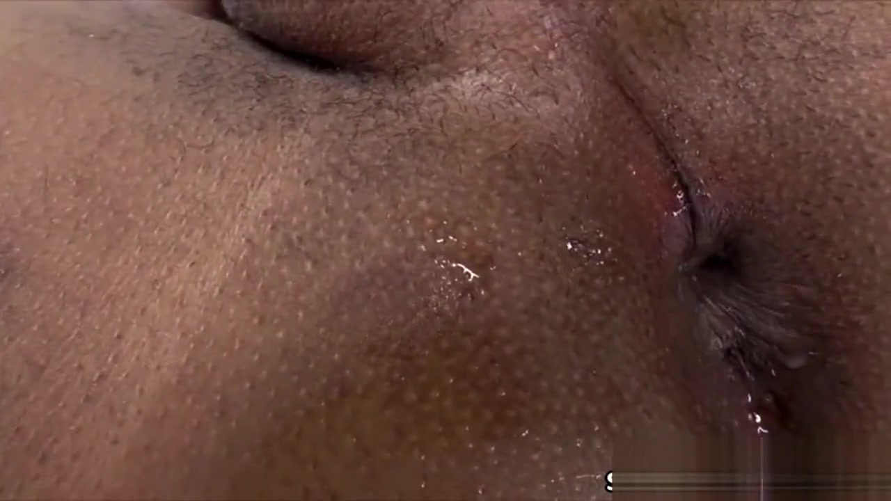 Ebony transbabe Nody inserts dildo toy into her booty and jacks off