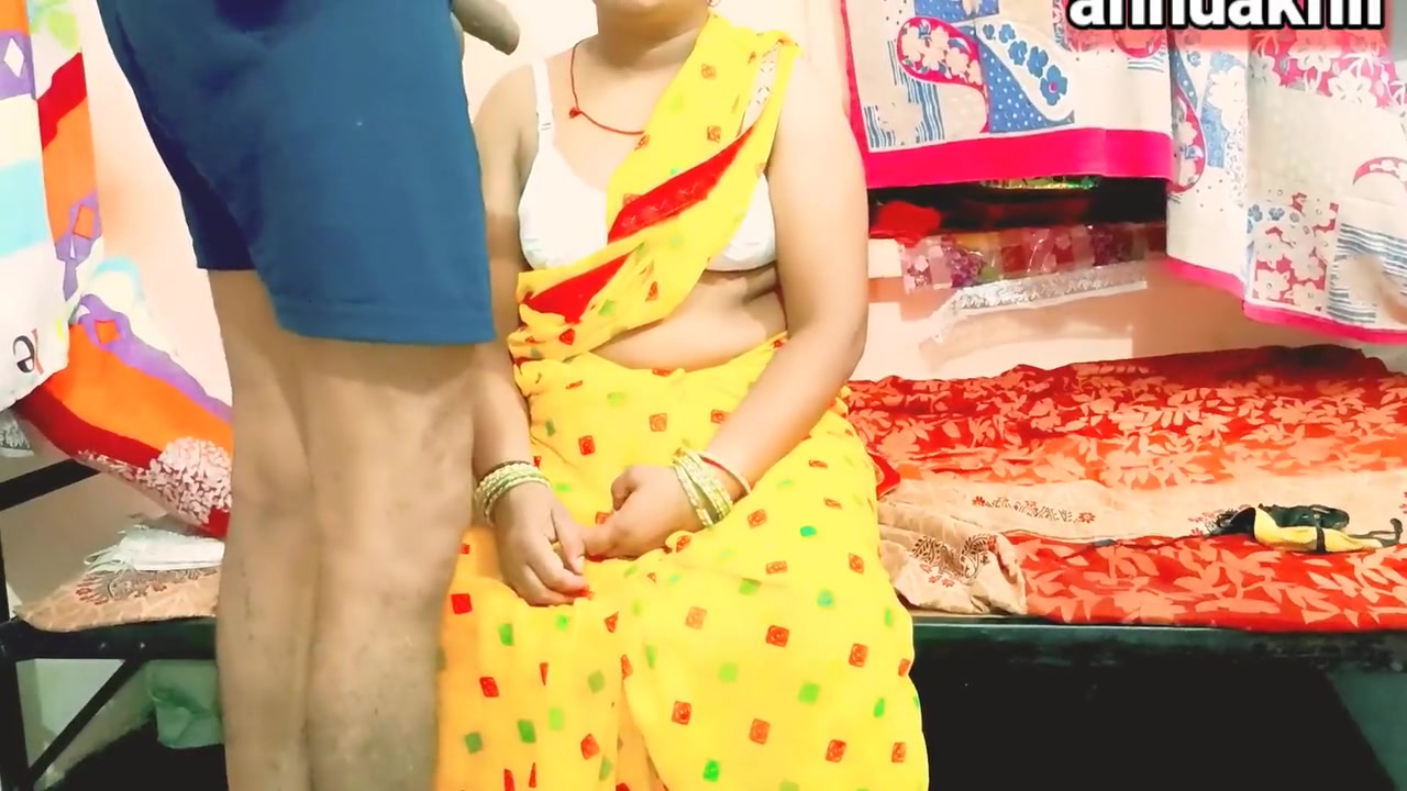 Indian Desi Gaw Se Aayi Bhabhi Ki Tabdtod Chudai Jb Gr Me Bo Akeli Thi Clear Hindi Vioce
