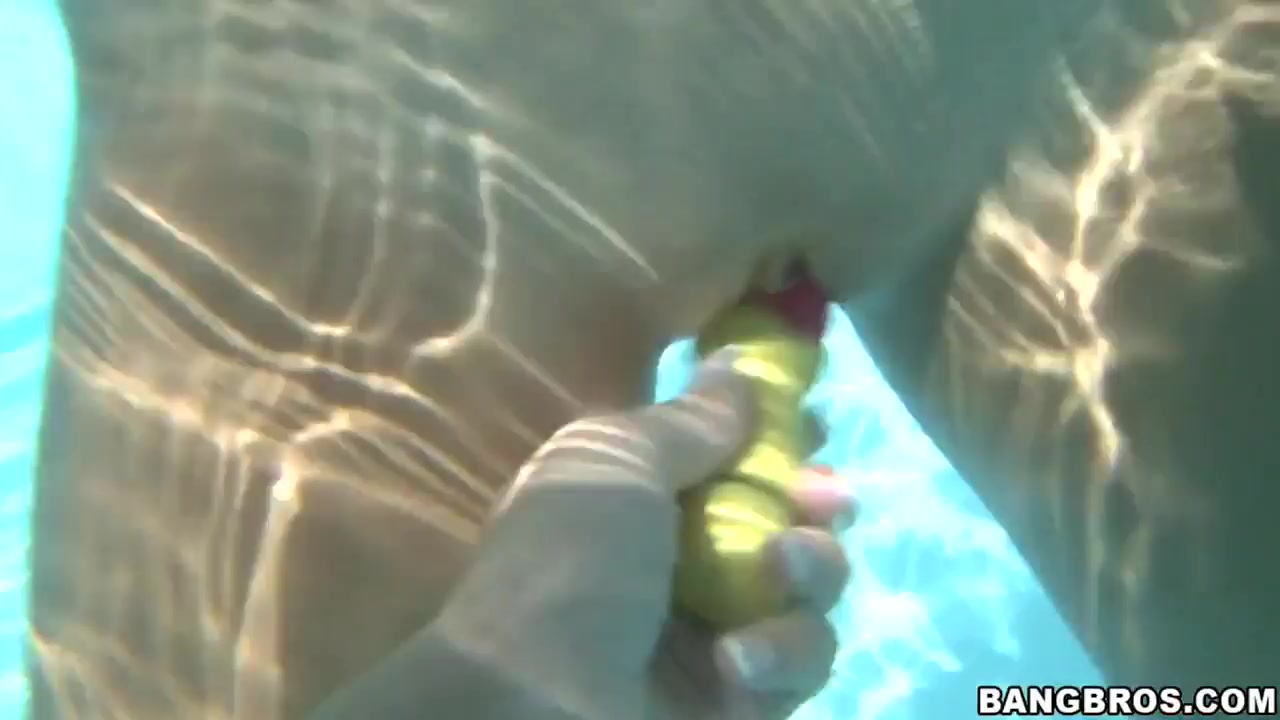 Three lesbians Kelso D'Love, Nikki Brooks and Rita Marie in the swimming pool
