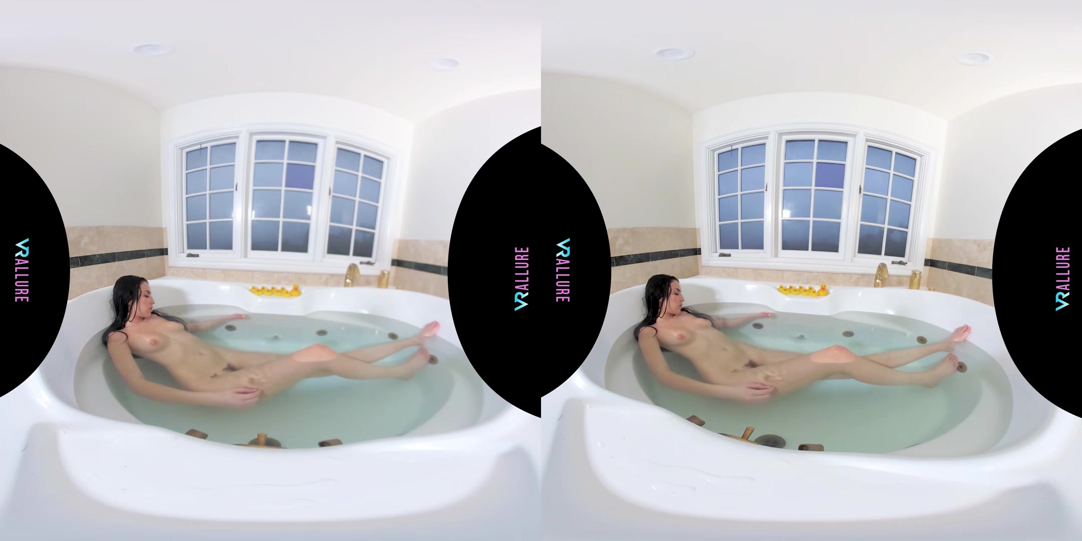 VRALLURE Beautiful Jade Baker masturbates in the bath