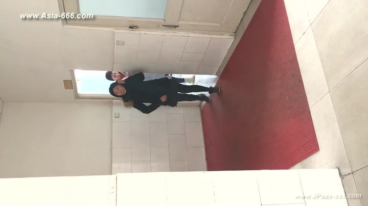 chinese girls go to toilet.60