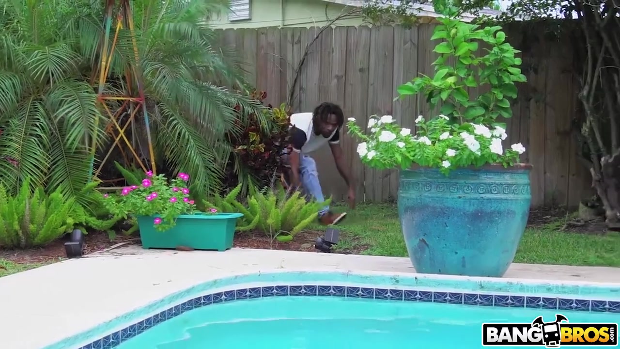 Ashlyn Peaks - Sneaky Neighbor On Pornhd With