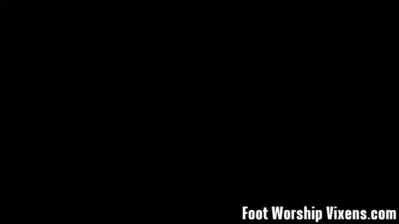 Slave girl to worship feet - FootWorshipVixens
