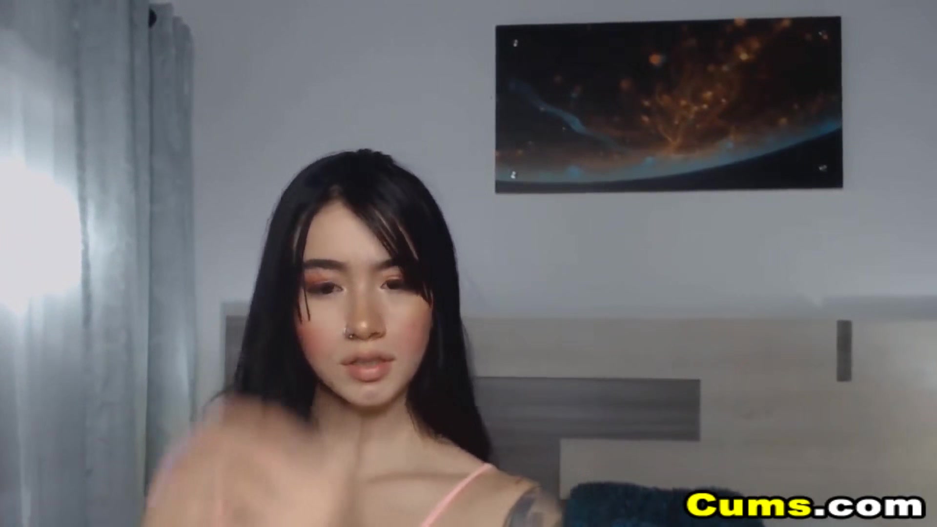 Sweet teen 18+ Likes to Toy Her Pussy