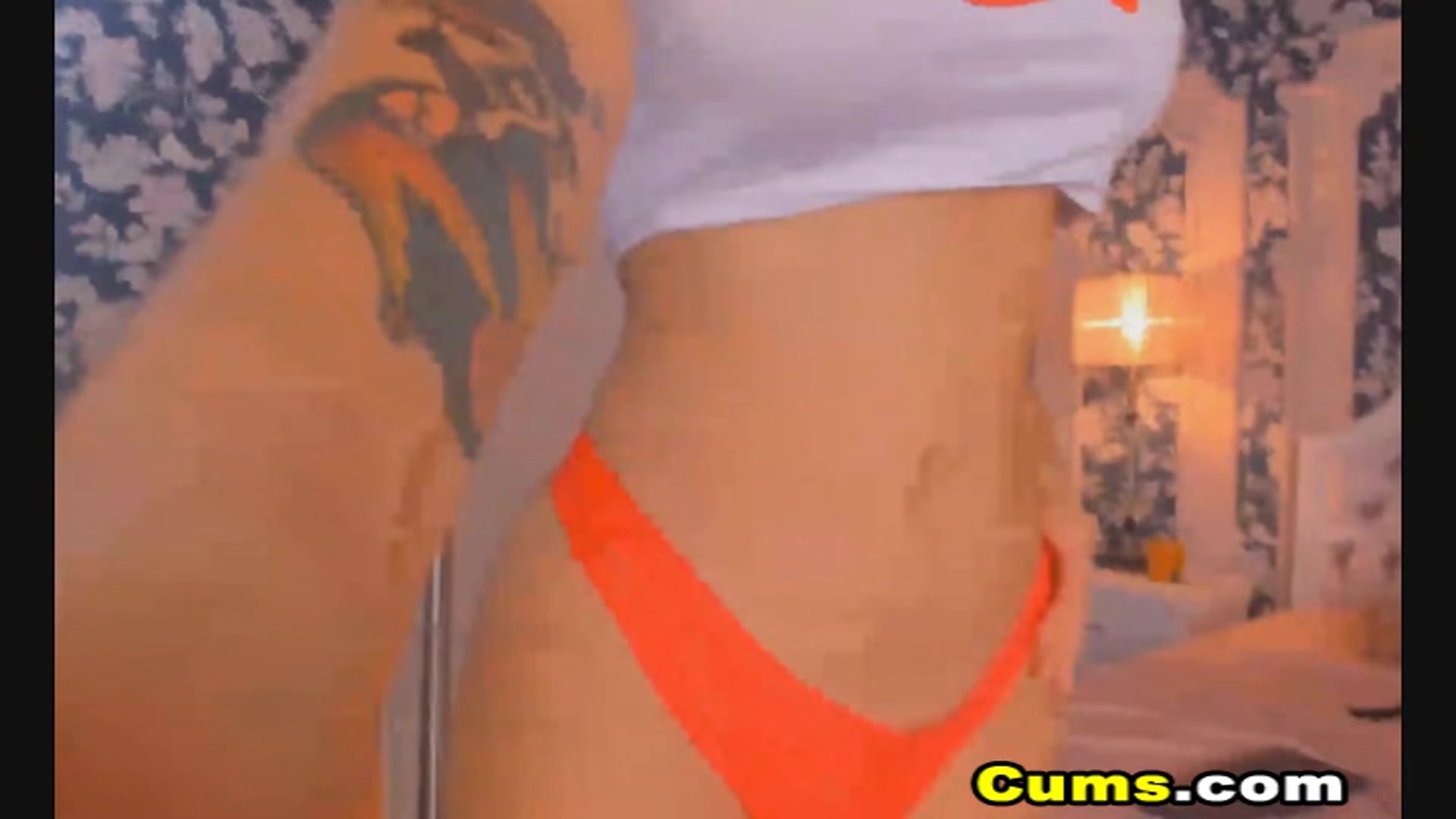 Tattooed Babe With Huge Tits Makes Her Pussy Wet On Cam