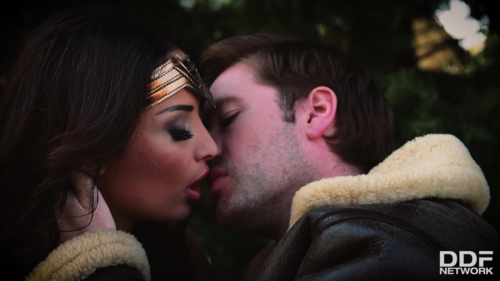 Wonder Woman XXX Parody: Anal Encounter - PornWorld