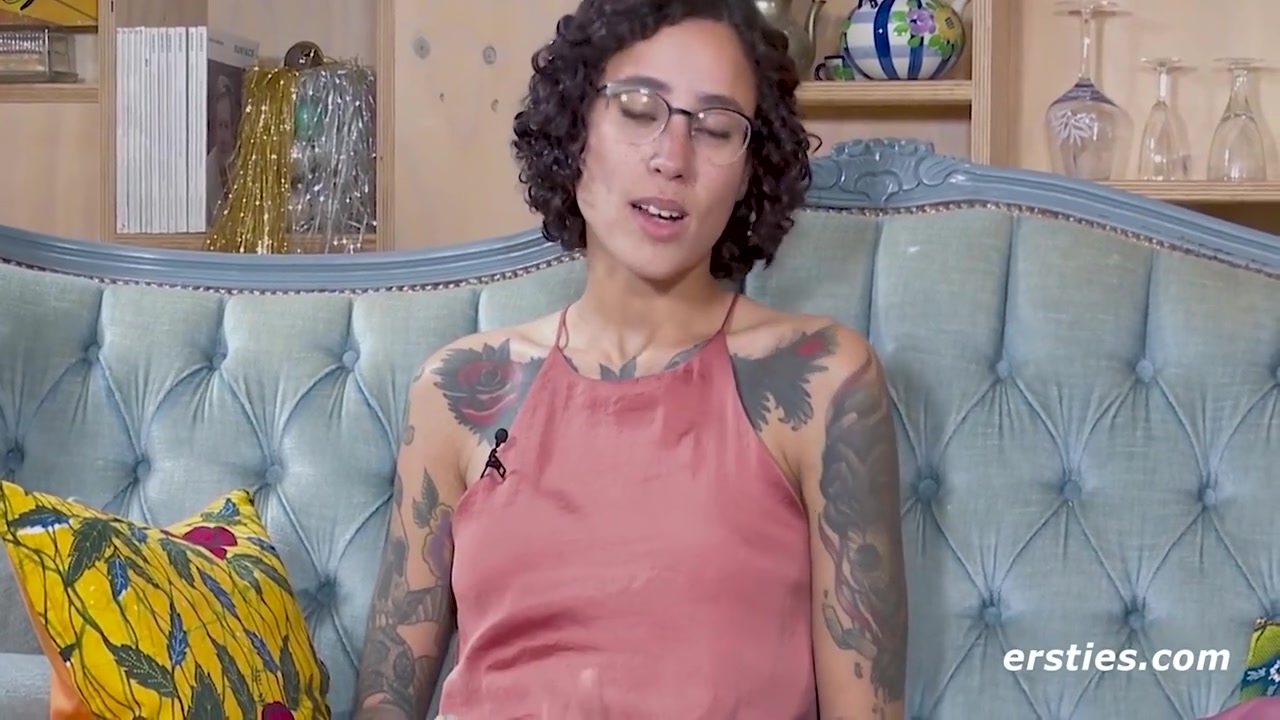 Tattooed Brunette Gets Off With A Dildo