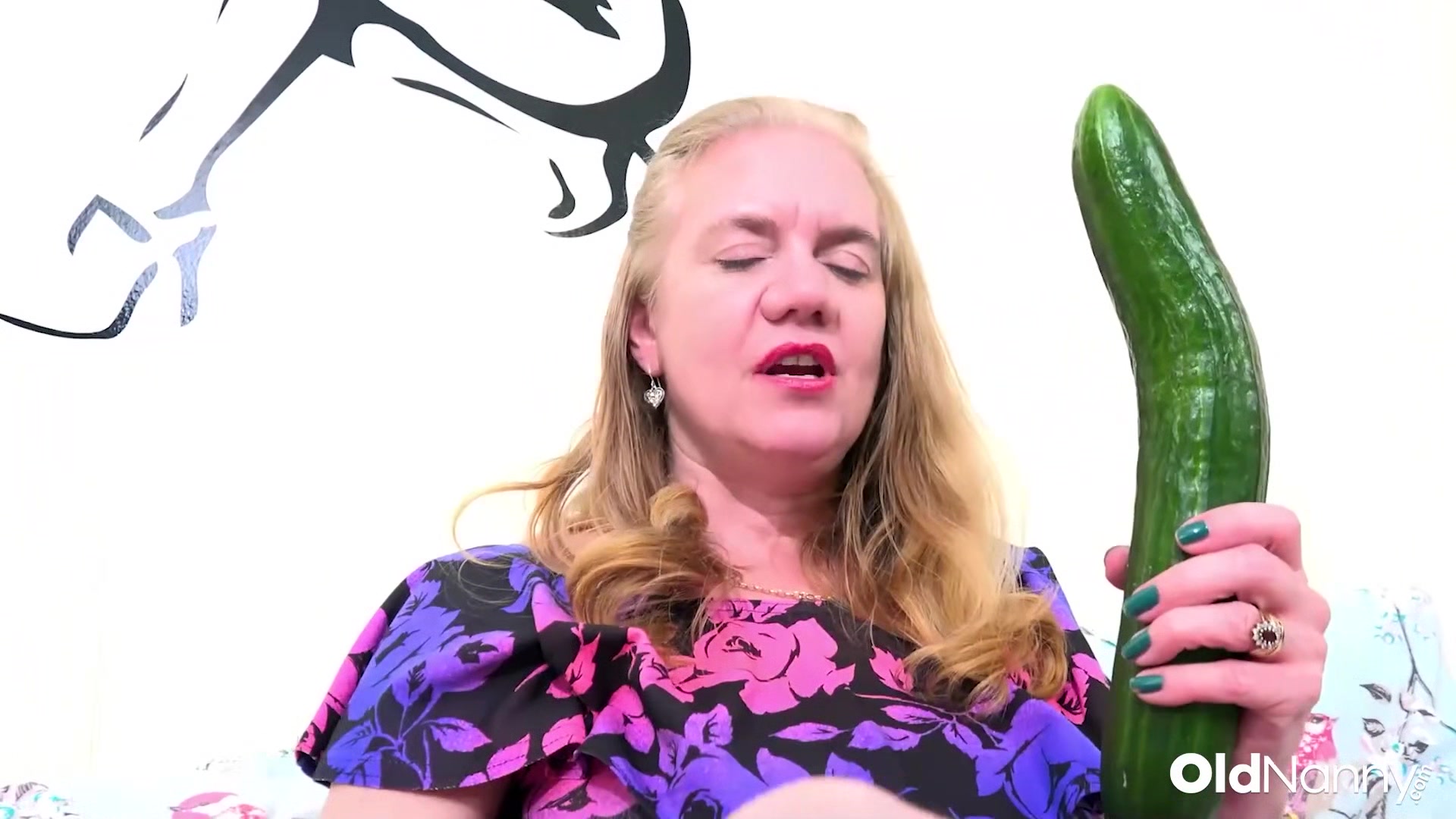 Horny Mature Lily May Playing With Toys And Veggies