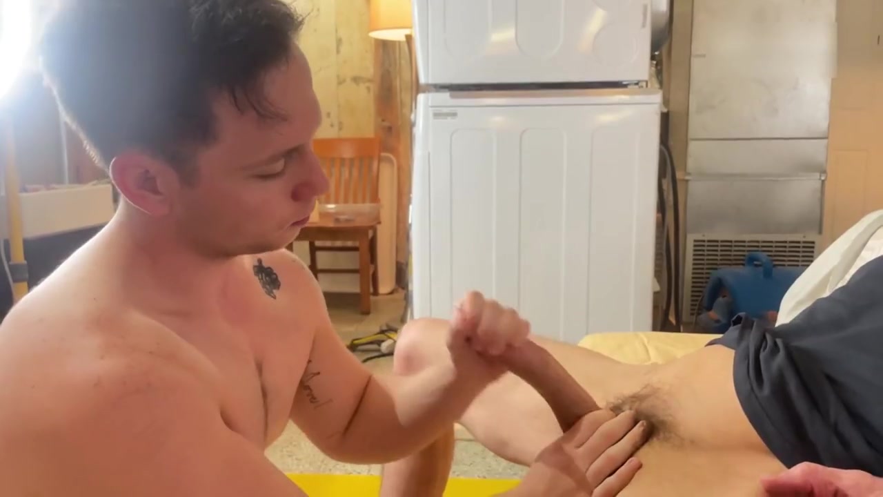 Hung Stepdaddy Fills Muscle Twink Throat Then Stretches His Hole